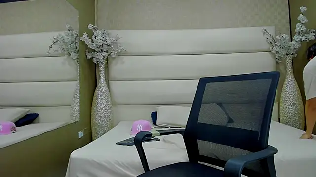 Desmon Clark online show from 02.06.25