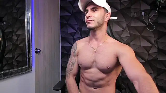 Snapshot of Tayler_duster chatting on 12.16.24 Tayler duster online show from 12.16.24