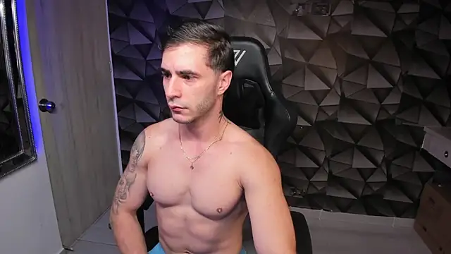 Snapshot of Tayler_duster chatting on 12.23.24 Tayler duster online show from 12.23.24