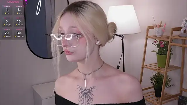 Snapshot of Naughty__Couplles chatting on 02.20.26 Naughty Couplles online show from 02.20.26