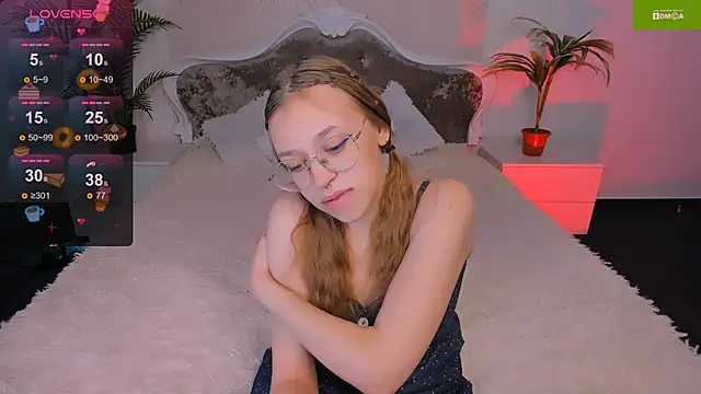 LayriantaVee online show from 01.13.25