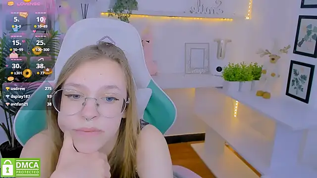 LayriantaVee online show from 01.29.25