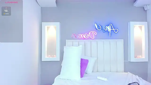 HannaPaola online show from 02.23.25