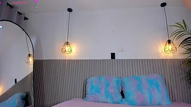 Snapshot of valentina_lux chatting on 06.18.26 valentina lux online show from 06.18.26
