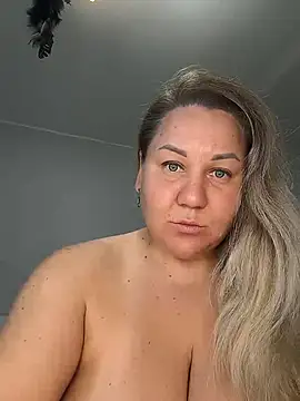 Snapshot of Anna_Curvy chatting on 07.21.26 Anna Curvy online show from 07.21.26