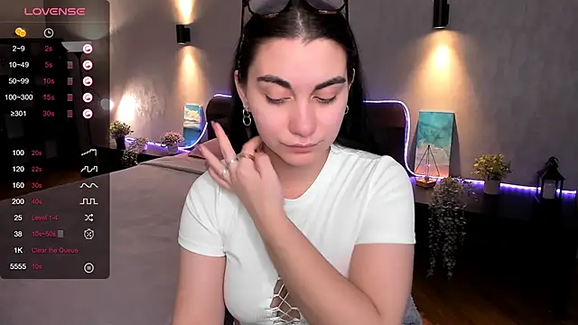 hannacheekss  online show from 02.05.25