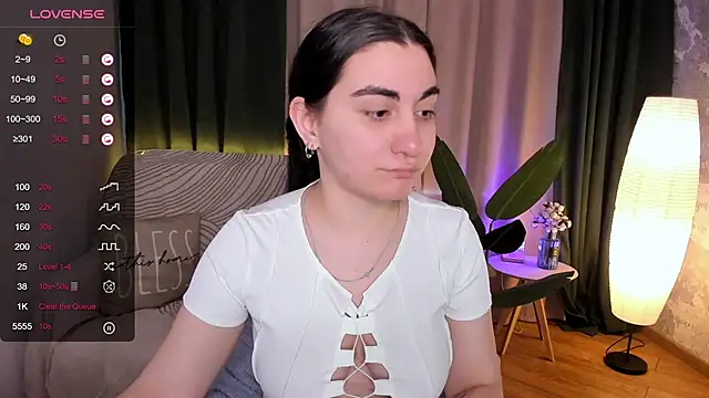 hannacheekss  online show from 03.05.25