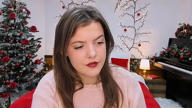 Snapshot of showmeparadise chatting on 12.18.24 showmeparadise online show from 12.18.24