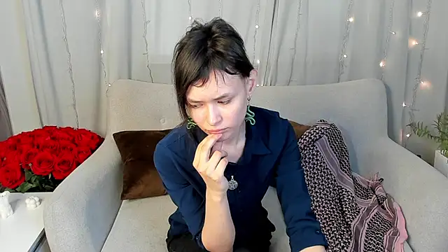 Emily Strikeee online show from 03.06.25