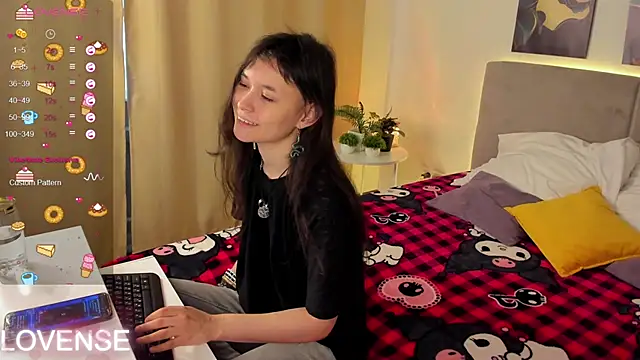 Emily Strikeee online show from 02.08.26