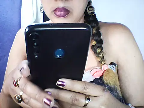 Snapshot of layanah12 chatting on 10.11.25 layanah12 online show from 10.11.25