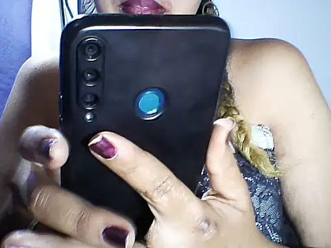Snapshot of layanah12 chatting on 10.14.25 layanah12 online show from 10.14.25