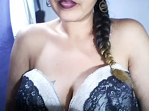 layanah12 online show from 10.24.25