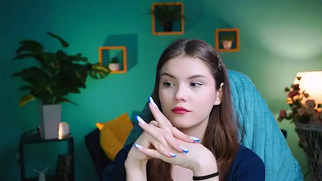 EvaThopson online show from 12.04.24