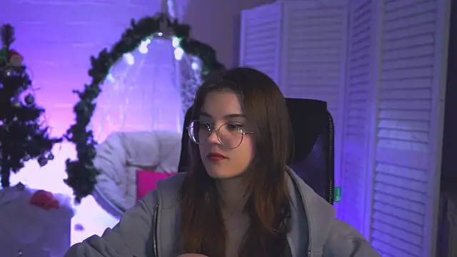 EvaThopson online show from 12.25.24