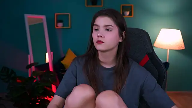 EvaThopson online show from 01.24.25