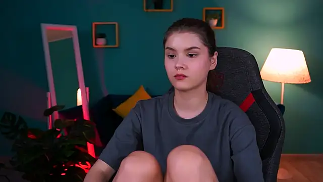 EvaThopson online show from 01.24.25