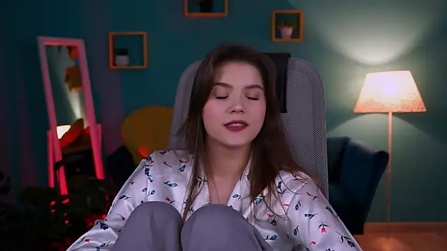 EvaThopson online show from 01.28.25