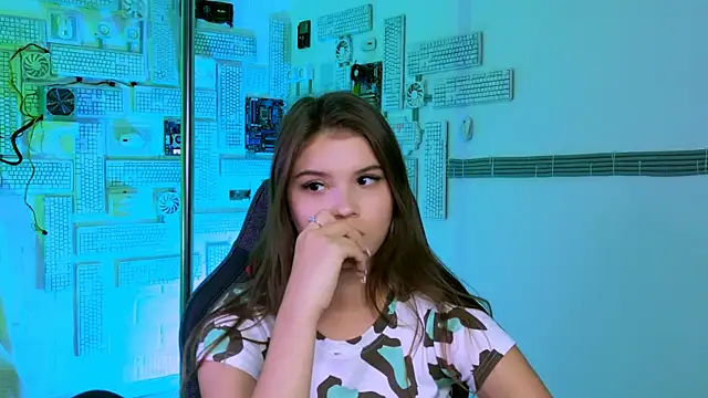 EvaThopson online show from 09.29.25