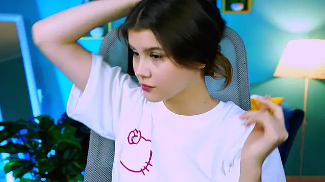 EvaThopson online show from 10.14.25