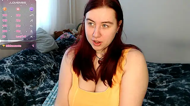 Snapshot of BettyandRich_ chatting on 03.10.25 BettyandRich online show from 03.10.25