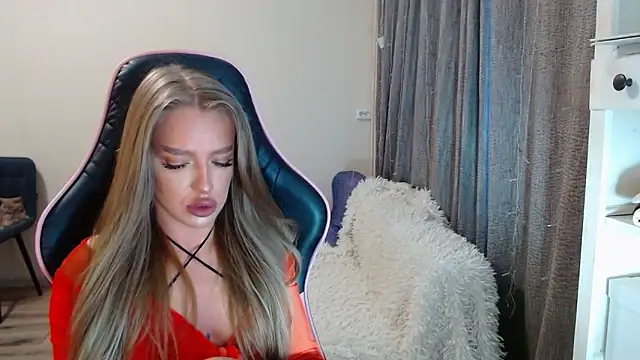 Snapshot of lonely_dreamm chatting on 01.09.25 lonely dreamm online show from 01.09.25