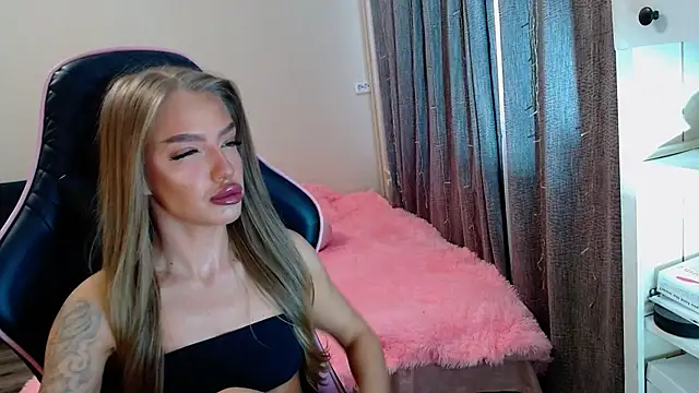 Snapshot of lonely_dreamm chatting on 02.08.25 lonely dreamm online show from 02.08.25