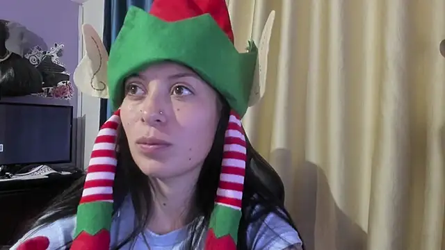 Snapshot of Tefannyy_ chatting on 12.27.24 Tefannyy online show from 12.27.24