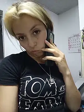 Snapshot of Tefannyy_ chatting on 05.13.26 Tefannyy online show from 05.13.26