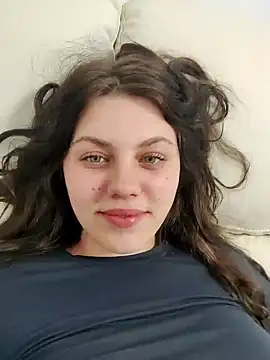 Snapshot of leeya_lee chatting on 02.11.25 leeya lee online show from 02.11.25