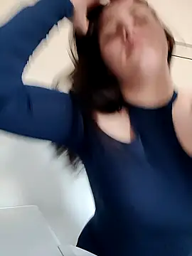 Snapshot of leeya_lee chatting on 02.26.25 leeya lee online show from 02.26.25