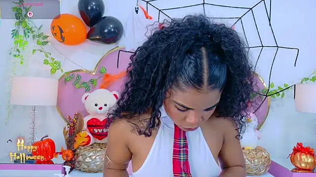 Snapshot of NahiaraReina chatting on 10.31.25 NahiaraReina online show from 10.31.25