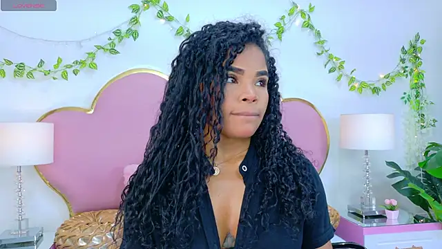 Snapshot of NahiaraReina chatting on 11.10.25 NahiaraReina online show from 11.10.25