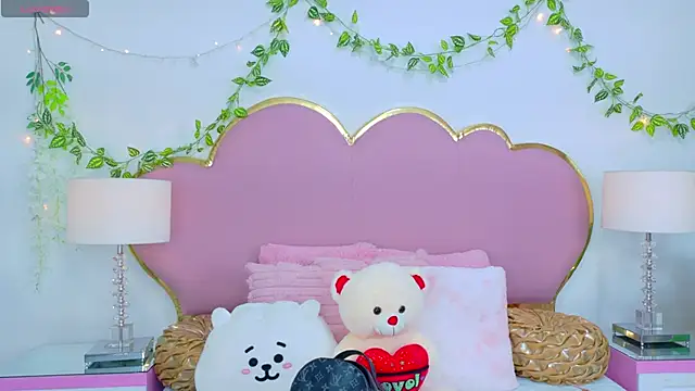 Snapshot of NahiaraReina chatting on 11.14.25 NahiaraReina online show from 11.14.25