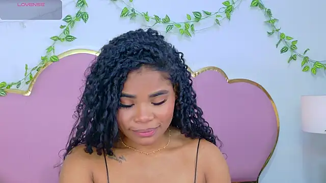 Snapshot of NahiaraReina chatting on 11.23.25 NahiaraReina online show from 11.23.25