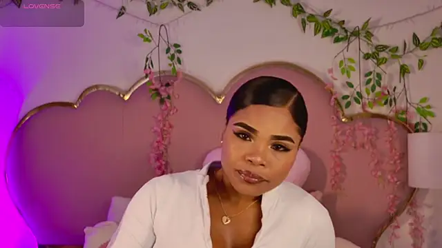 Snapshot of NahiaraReina chatting on 04.18.26 NahiaraReina online show from 04.18.26