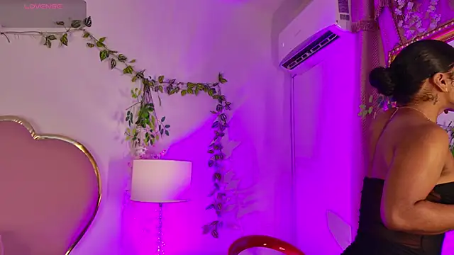 Snapshot of NahiaraReina chatting on 05.23.26 NahiaraReina online show from 05.23.26
