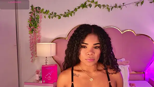 Snapshot of NahiaraReina chatting on 05.26.26 NahiaraReina online show from 05.26.26