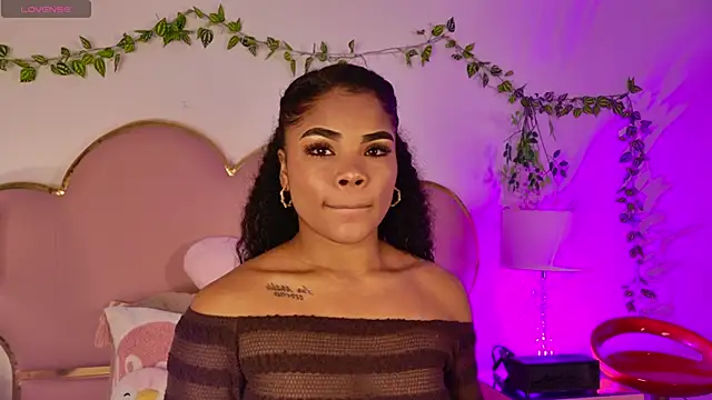 Snapshot of NahiaraReina chatting on 05.29.26 NahiaraReina online show from 05.29.26