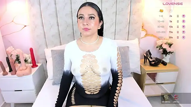 LauraSmith-01 online show from 12.17.25