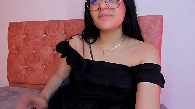 Snapshot of lana_dol chatting on 02.22.25 lana dol online show from 02.22.25