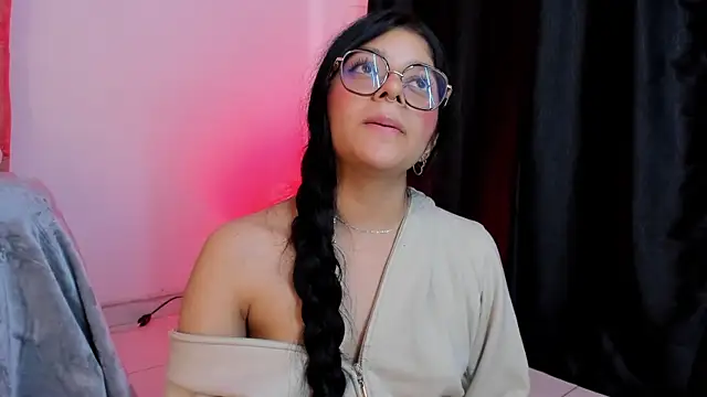 Snapshot of lana_dol chatting on 02.25.25 lana dol online show from 02.25.25