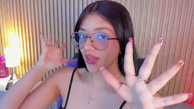 Snapshot of lana_dol chatting on 10.20.25 lana dol online show from 10.20.25