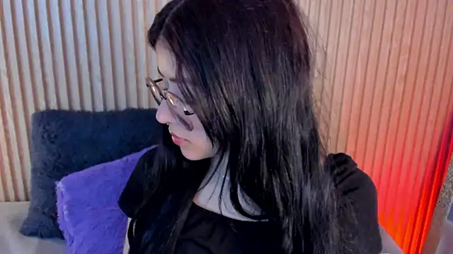 Snapshot of lana_dol chatting on 10.21.25 lana dol online show from 10.21.25