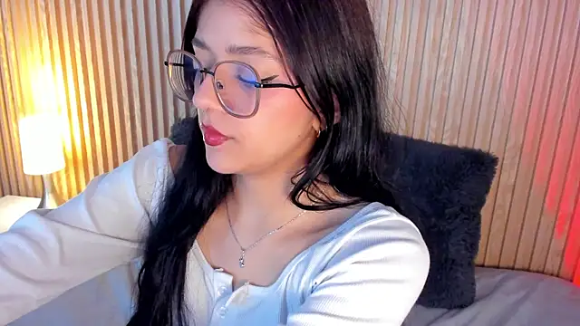 Snapshot of lana_dol chatting on 10.24.25 lana dol online show from 10.24.25