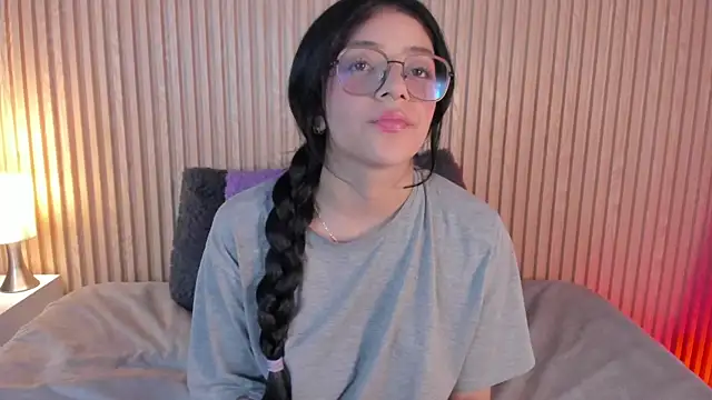 Snapshot of lana_dol chatting on 11.19.25 lana dol online show from 11.19.25