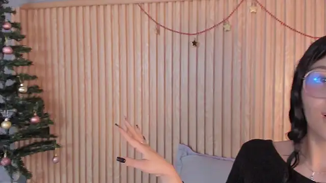 Snapshot of lana_dol chatting on 11.25.25 lana dol online show from 11.25.25