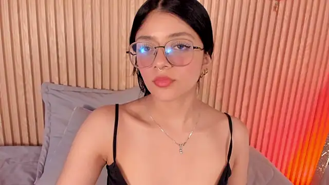 Snapshot of lana_dol chatting on 12.14.25 lana dol online show from 12.14.25