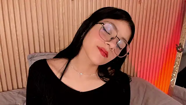 Snapshot of lana_dol chatting on 12.19.25 lana dol online show from 12.19.25