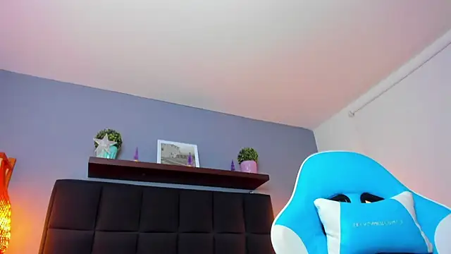 Snapshot of noaah_brown chatting on 12.27.24 noaah brown online show from 12.27.24